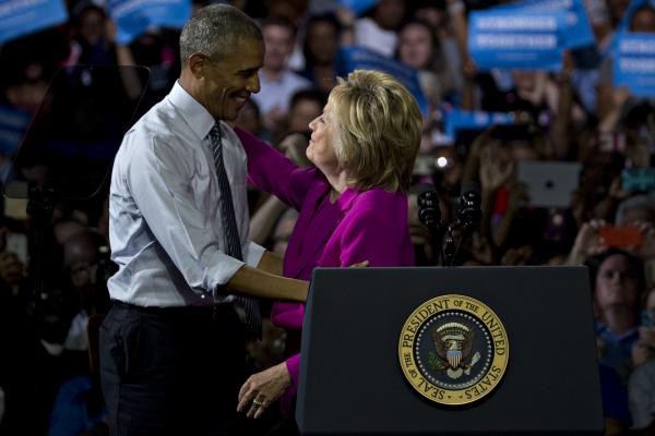 <p>Президентът Барак Обама се включи в кампанията на Хилъри Клинтън за номинацията на Демократическата партия за президент на САЩ.</p>

<p>Обама излезе на митинг в Шарлот, Северна Каролина, за да похвали някогашната си съперница за Белия дом.</p>
