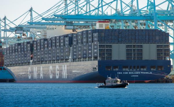 <p>Бенджамин Франклин е един от най-големите кораби, строени някога и най-големият контейнеровоз, който е заставал на кея в САЩ.</p>

<p>Photographer: Qilai Shen/Bloomberg</p>

<p>&nbsp;</p>
