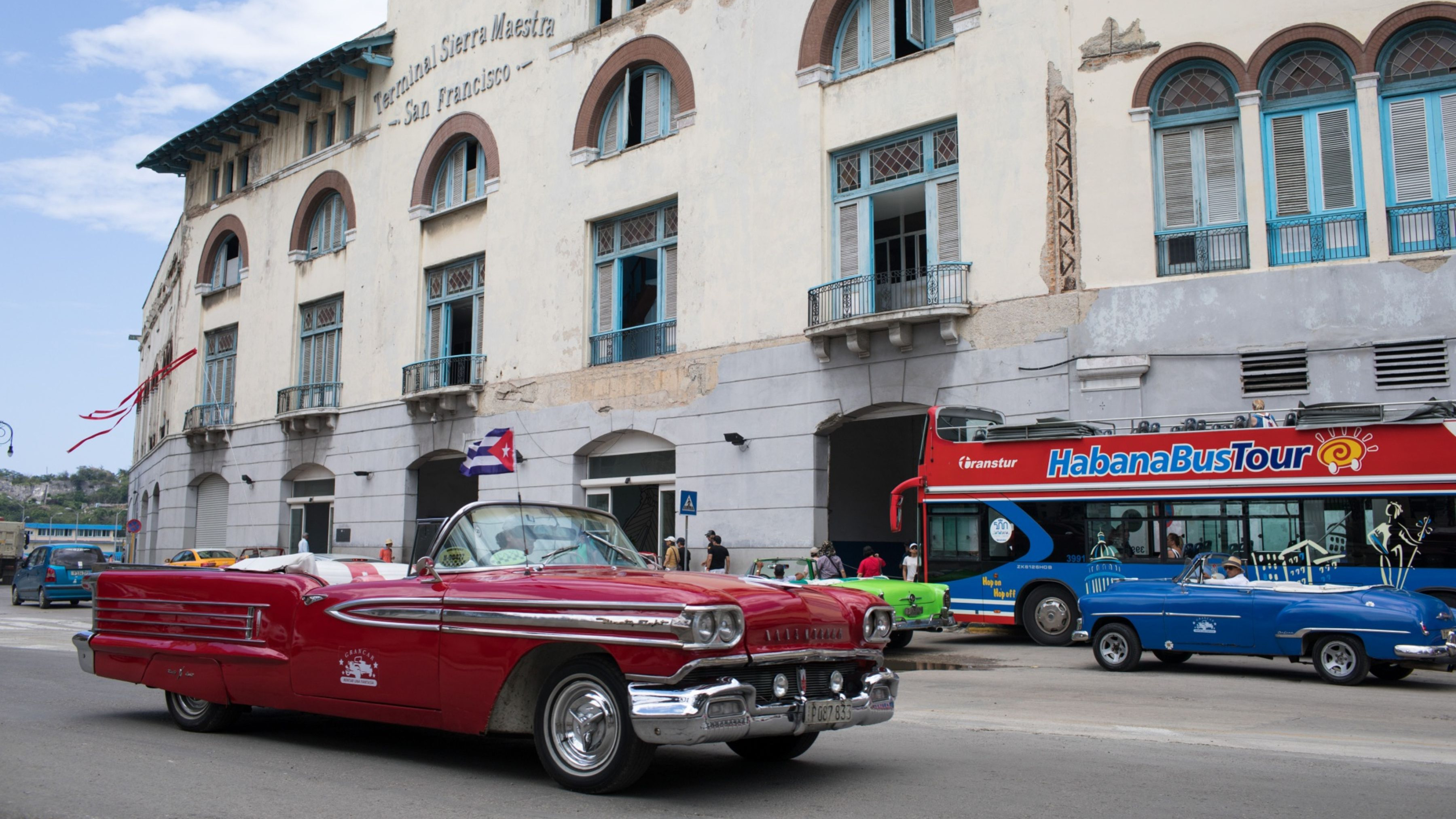 Куба отваря икономиката си за частни бизнеси - Bloomberg