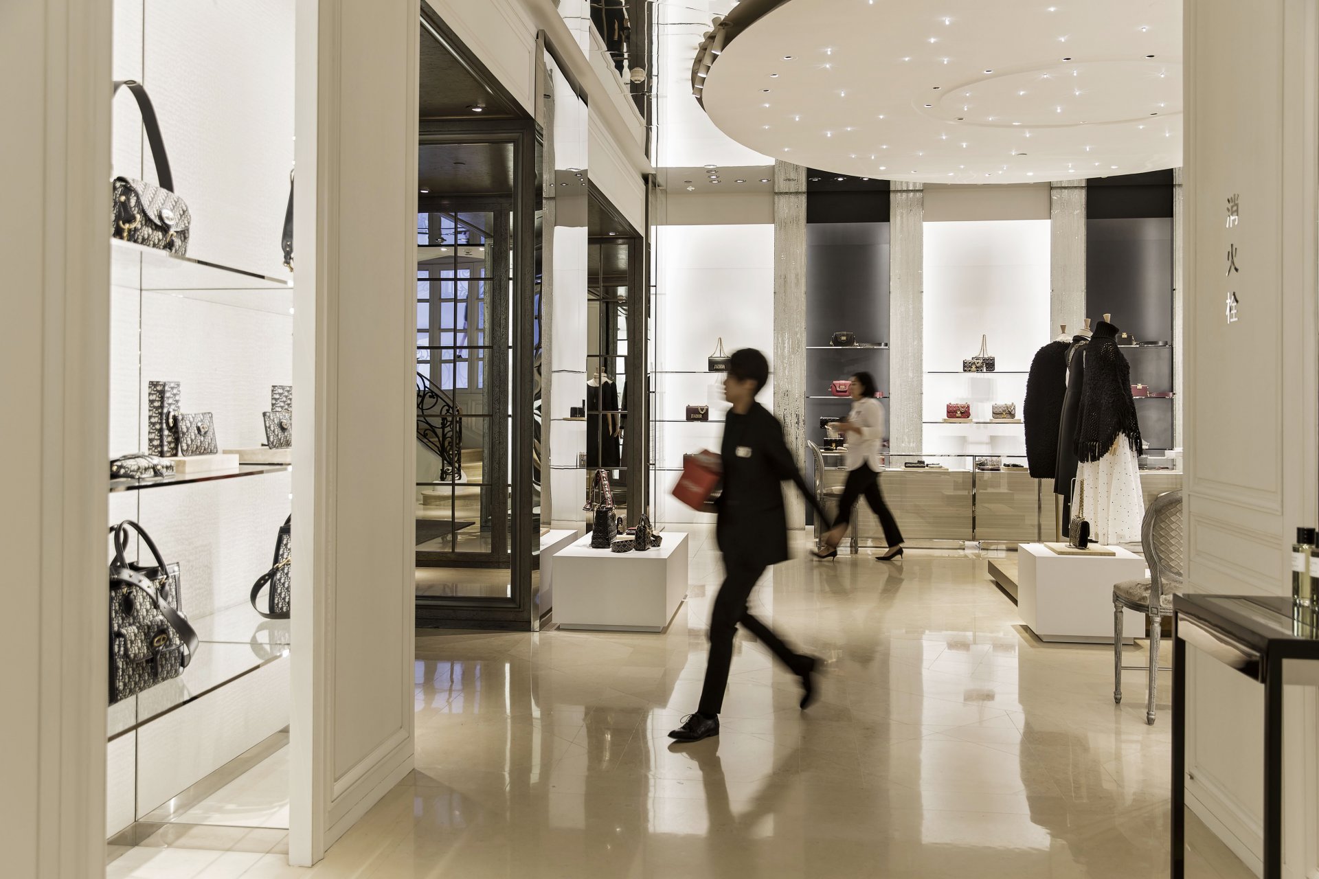 Christian Dior запустил цифровой popup магазин для ОАЭ  МОДНАЯ СЕТЬ   FASHION NET
