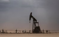 Цената на петрола продължи да пада преди срещата на Тръмп и Путин за Украйна