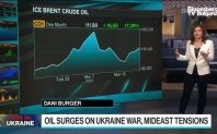 Цената на петрола се покачва за пореден ден докато напрежението