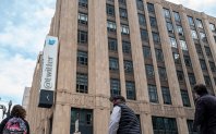 Огромният спад на приходите на Twitter увеличава тежкото дългово бреме