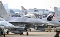 Тайландски удари с F-16 разклащат мирния план на Тръмп в Камбоджа