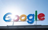 Google: първите AI очила с Gemini ще пристигнат през 2026 г.