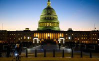 Затварянето на правителството на САЩ е към края си след сделка в Сената