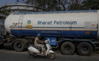 Индийските държавни рафинерии спират покупките на руски петрол