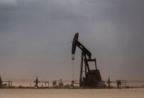 Цената на петрола продължи да пада преди срещата на Тръмп и Путин за Украйна