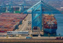 Митата на Тръмп влизат в сила като ново изпитание за световната икономика