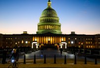 Затварянето на правителството на САЩ е към края си след сделка в Сената