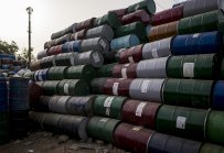 Петролът се стабилизира с фокус върху покупките от Индия и атаките на Украйна