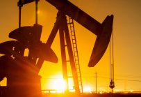 Петролът поскъпва от най-ниската си цена от октомври