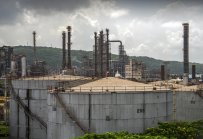 Петролът се стабилизира след най-големия двудневен спад от месец