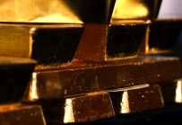 Глобалният пазар, базиран на златни кюлчета, се разтресе от заплахата от мита