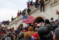 Тръмп ги помилва за "6 януари". Сега те искат милиони долари