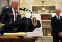 Посещението на Тим Кук в Белия дом показва истинската цена на митата