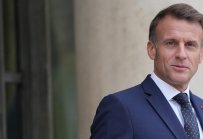 Макрон е подложен на силен натиск да се оттегли сам от президентския пост