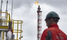 ОПЕК+ удължава съкращенията на доставките, за да предотврати излишък