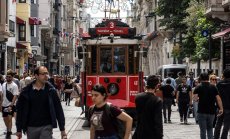 Лирата и турските акции продължават спада си заради кризата в Близкия изток