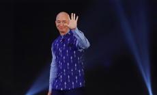 Безос отвлече вниманието на инвеститорите от отчета на Amazon 