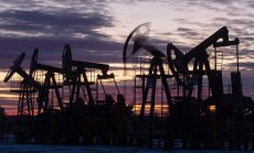 Петролът поевтинява поради новините от Ирак, но рисковете от Китай остават