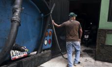 Президентът на Венецуела подписа 7 споразумения за да увеличи добива на петрол