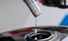 Петролът се насочва към четвърта седмица на ръст заради търсенето на продукти