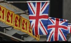 Паундът отслабва спрямо долара на фона на перспективата за Brexit без сделка