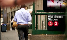 Уолстрийт проумява колко много е грешал в прогнозите за 2023 г.