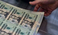 Доларът поскъпва за 1-ви месец, откакто Тръмп се върна в Белия дом