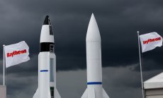 Китай увеличава напрежението със САЩ със санкции срещу Lockheed и Raytheon