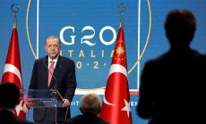 Нарастващите негативни настроения срещу бежанците в Турция затрудняват Ердоган