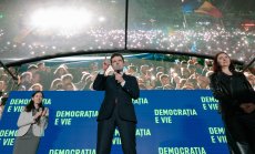 Проевропейският кмет на Букурещ победи в напрегнати избори за президент на Румъния