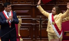 Политическите трусове в Перу поставиха начело шести президент за четири години