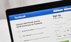 Потребителите на Facebook ще могат да си запазват час за ваксинация чрез приложението