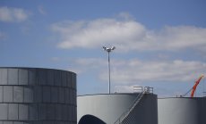 Запасите в САЩ отново намаляха и повишиха цената на петрола