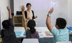 Бизнесът има място в образованието, защото учениците мислят прагматично