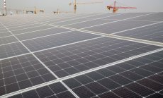 Един от лидерите в китайската соларна индустрия свива производството си