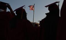 Сложната връзка между „черното“ богатство и образованието