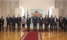 Президентът и премиерът са се самоизолирали заради шефа на парламента