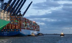 Милиардери се опитват да свалят компании от борсата на фона на пазарния хаос