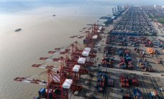 Китайският износ неочаквано сe свива за първи път от февруари