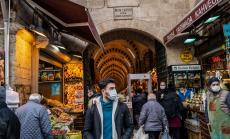 Лирата продължава своя стремителен спад