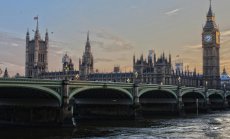 Великобритания може да намали прекомерните си разходи за дълг. Ето как.