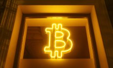 Биткойн достигна рекордните $120 000, бичият импулс се засилва