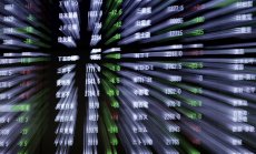 Акциите и фючърсите поевтиняват след понижения рейтинг на САЩ 