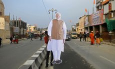 Индия иска да е част от световния триумвират, но защо Моди се държи като религиозен лидер