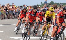 Тур дьо Франс вече има един победител: ледените жилетки