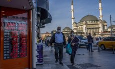 Лирата падна до нов рекорд след неочаквано намаляване на лихвите в Турция