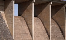 Какво трябва да знаем за експлозията в стената на язовир Нова Каховка в Украйна?